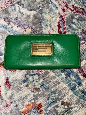 Marc By Marc Jacobs Green Leather Zip Wallet with Gold Plaque